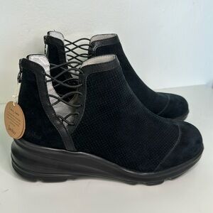 NWT Jambu memory foam boots
